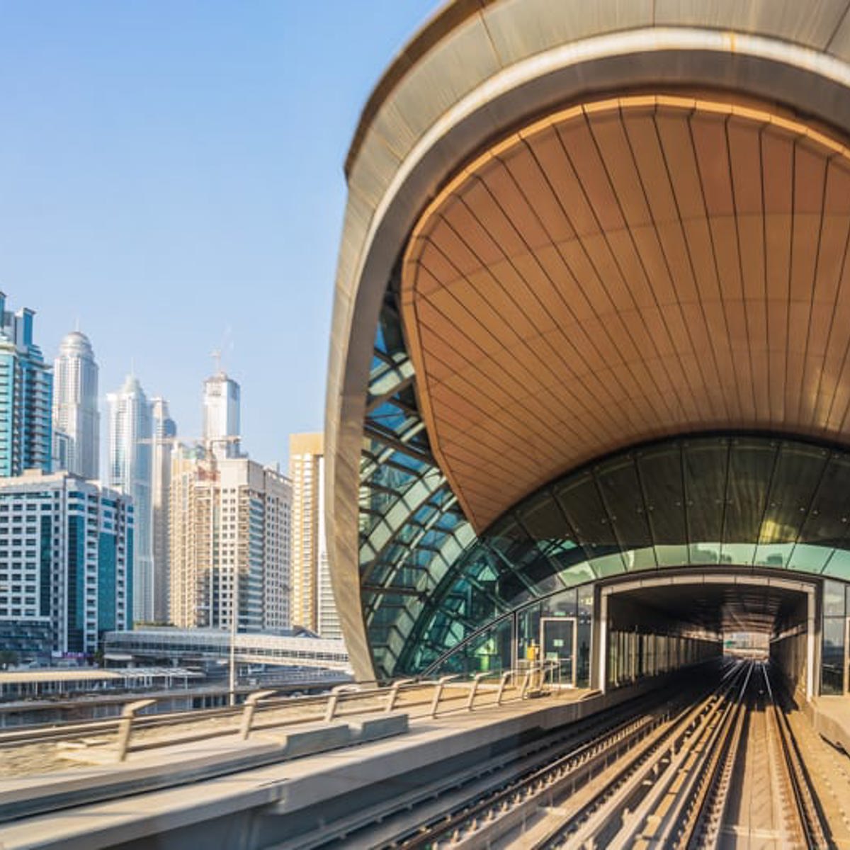 Station dubai. Дубай вокзал. Метро DMCC В Дубае станция. Метро Доха.